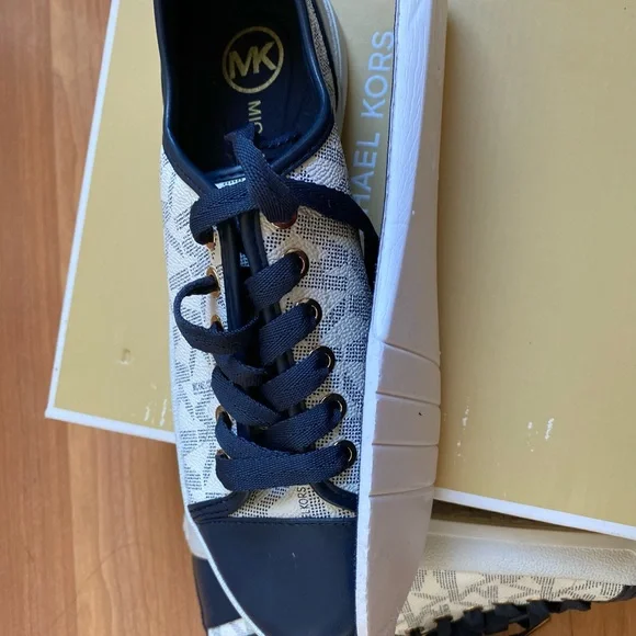 Michael Kors sneakers Size 7.5 - Picture 6 of 7